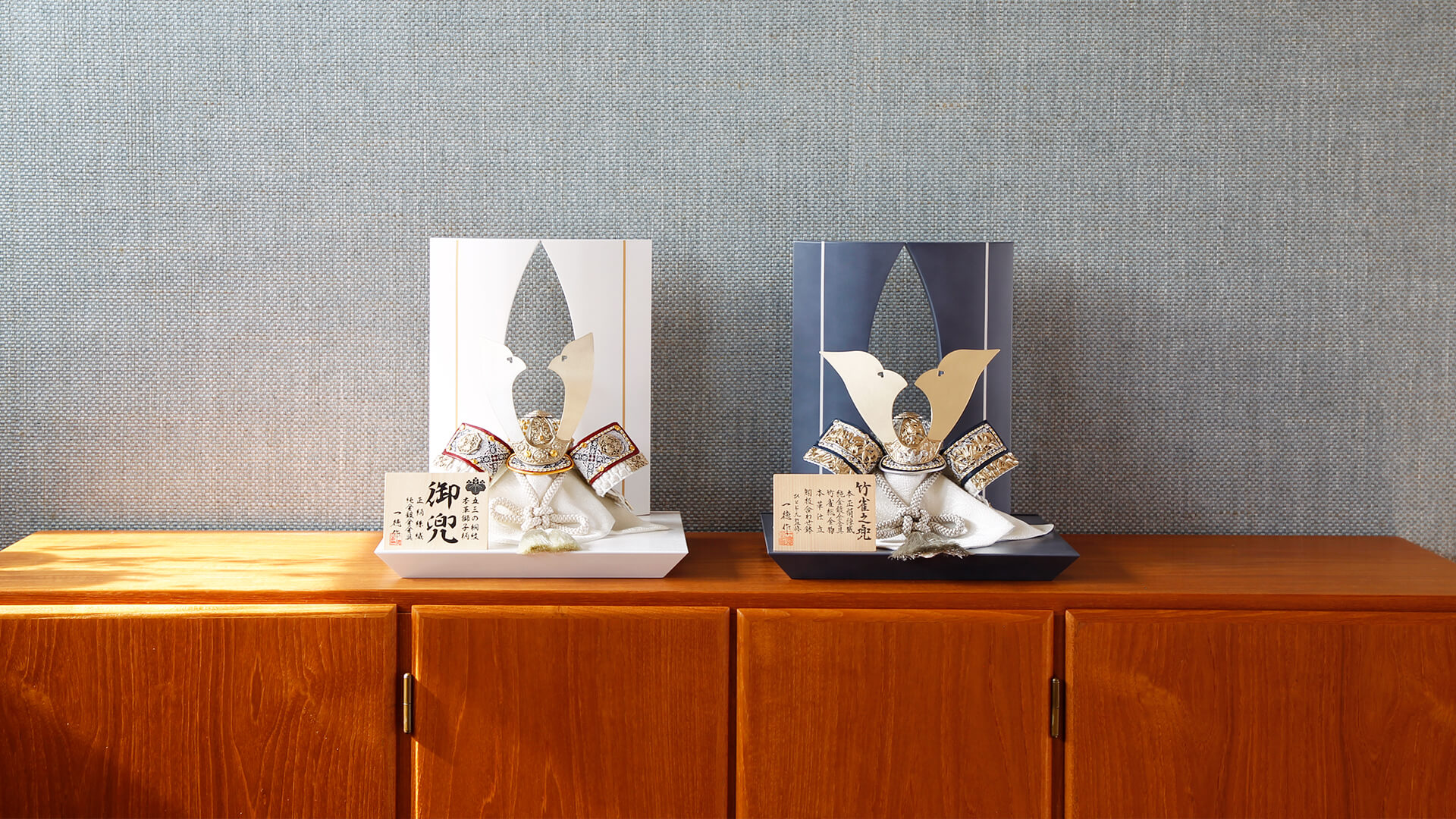 コンパクトな五月人形兜飾り